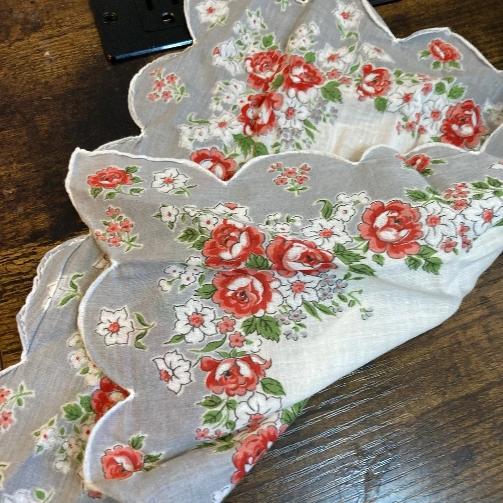 Vintage Floral Handkerchief‎ Scalloped Edge Red Roses Cottagecore Linen 12